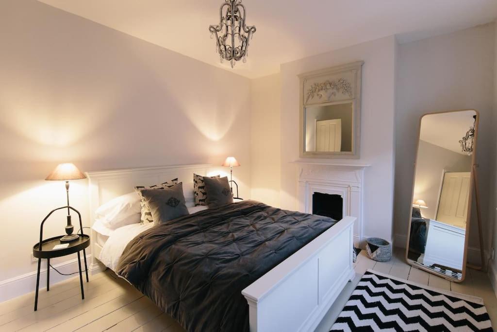 Beautiful House, Cirencester Centre, Parking Exterior foto
